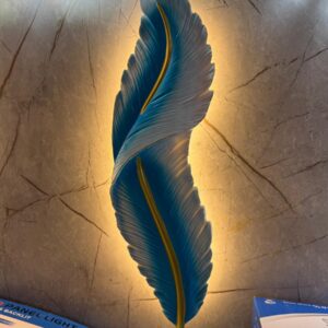 جنب ريشة ازرق